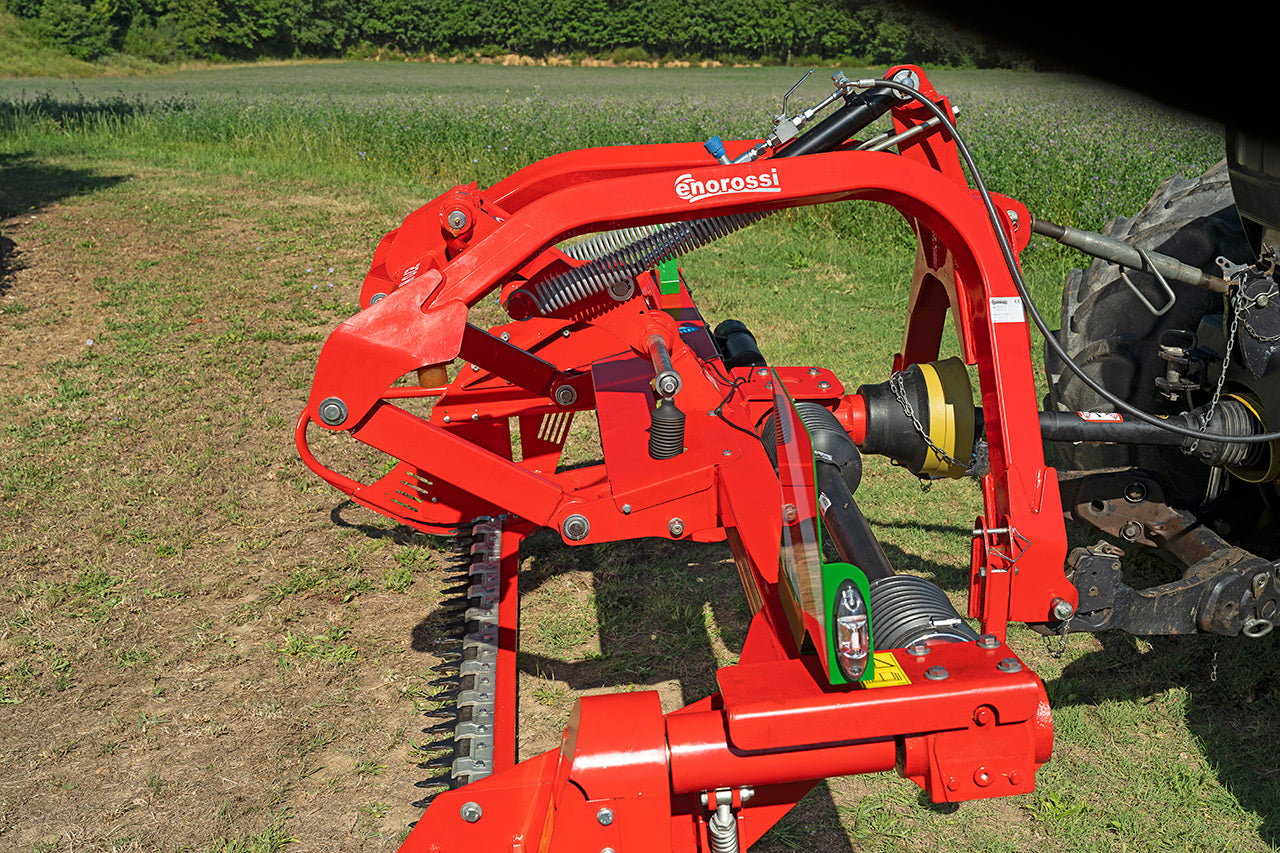 Enorossi frontmonterad slåtterbalk för traktor