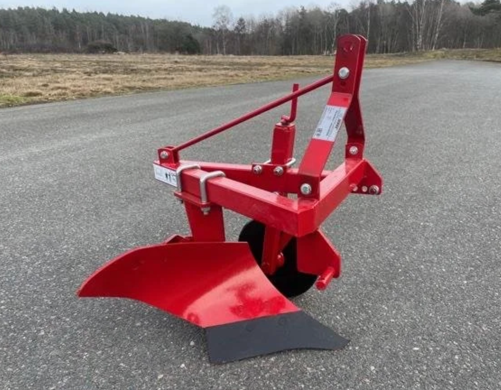 Enskärig plog för komakttraktor