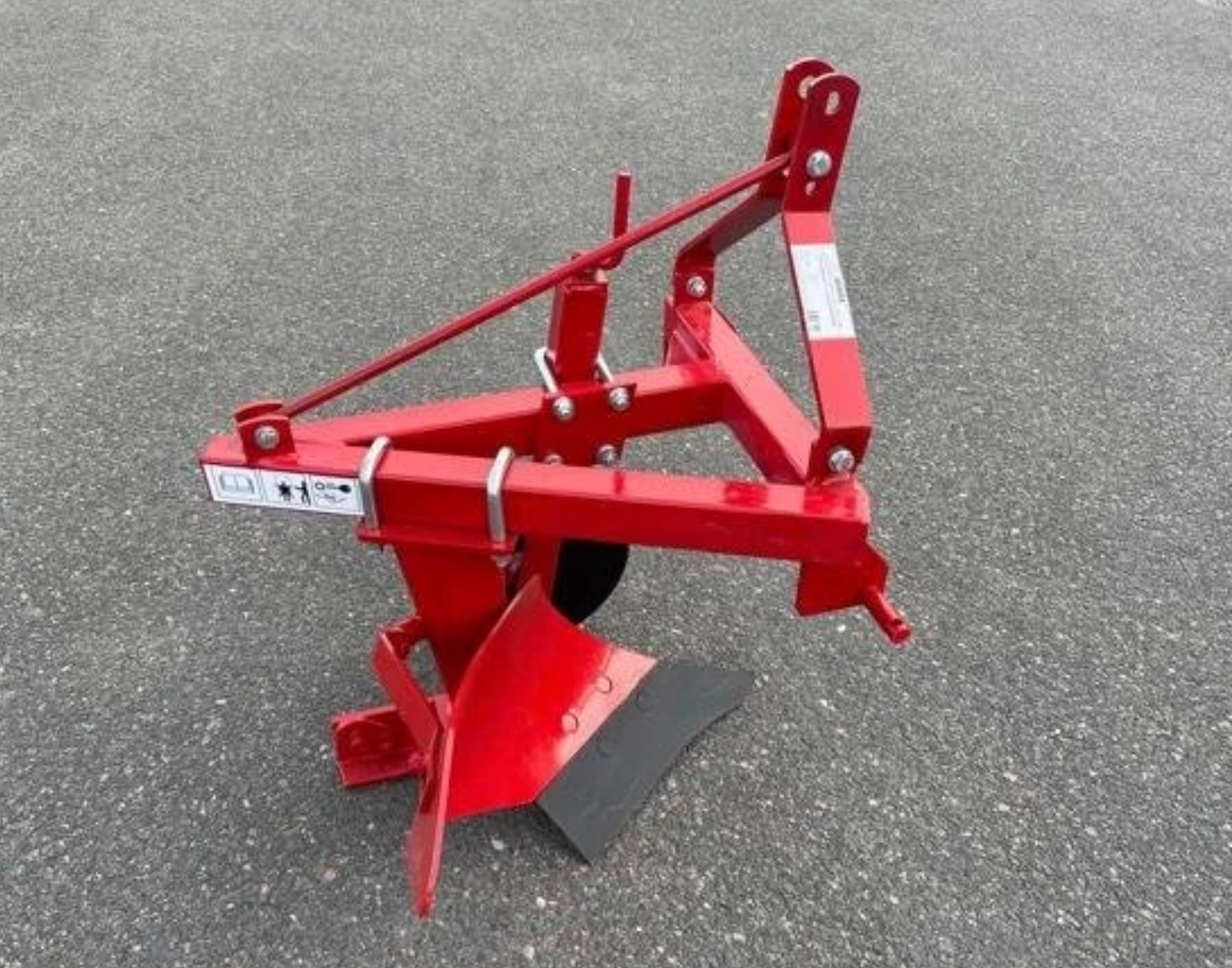 Enskärig plog för komakttraktor