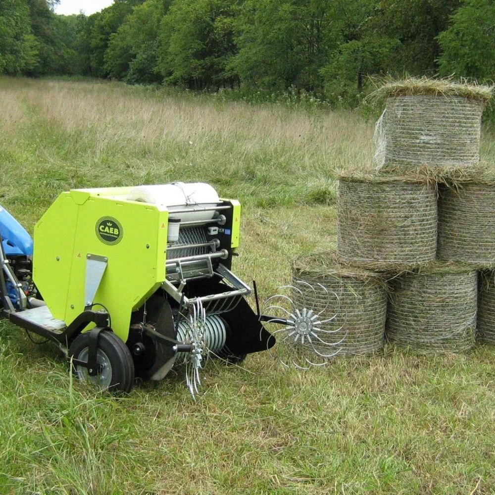 Tillbehör till CAEB: Premium balnät som ger optimal täckning och skydd för dina rundbalar.