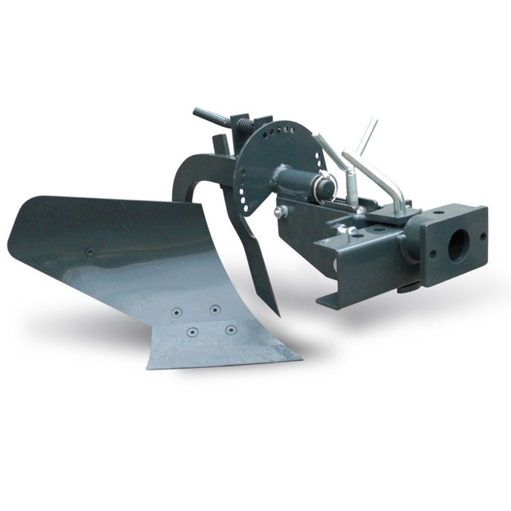 Ferrari tvåhjulstraktor utrustad med plog under jordbearbetning på åkermark.