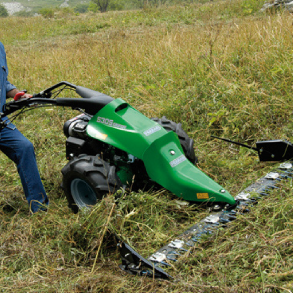 Ferrari Slåtterbalk Laser i drift vid slåtterarbete