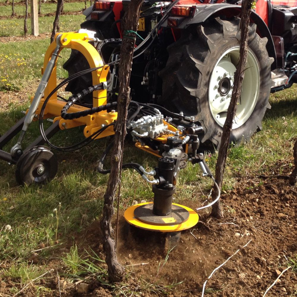 Mira Joystick ogräsbekämpning i vinodling med joystick-styrning och hydrauliskt system