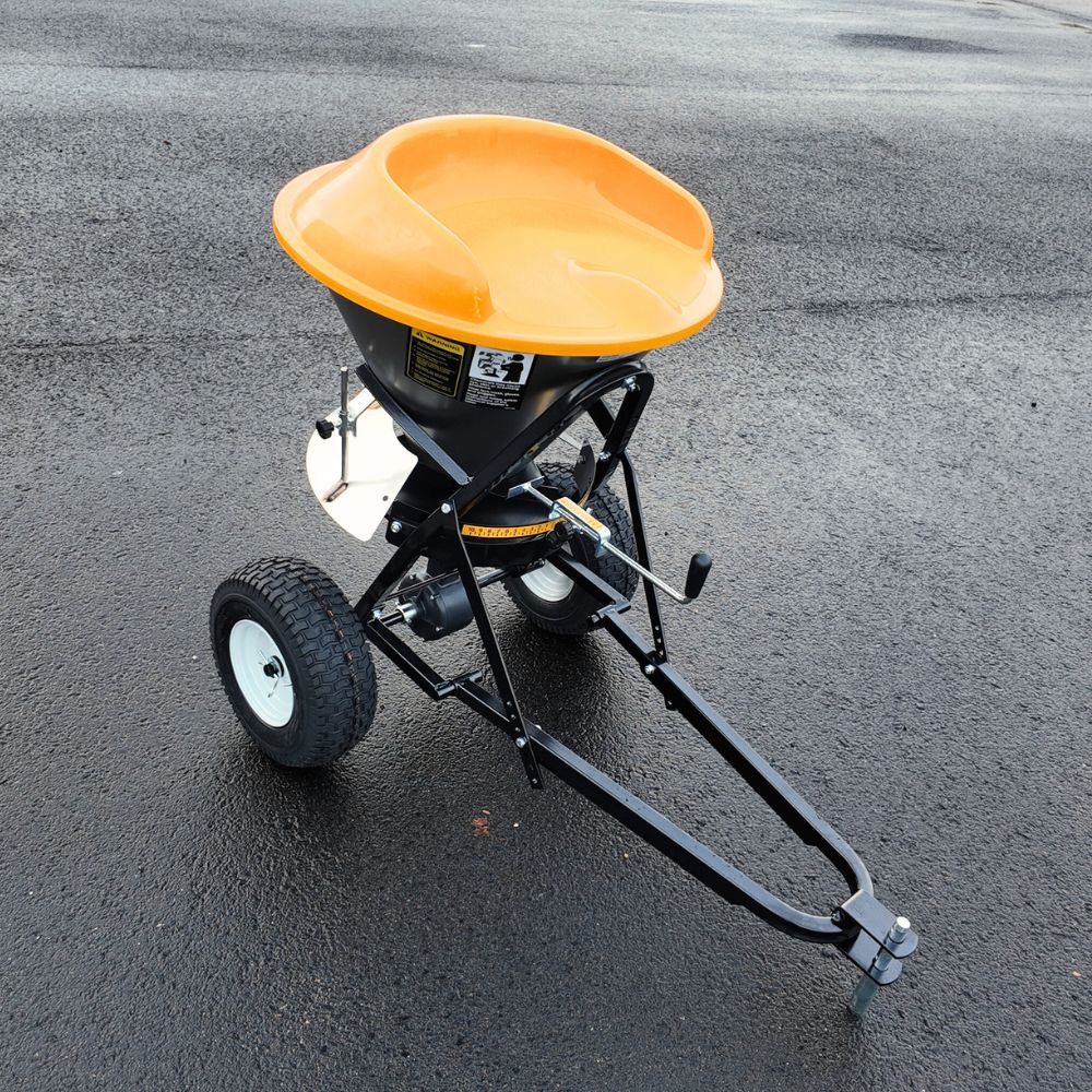 Rondini Jardin SPT 50 sandslunga sedd från sidan med dragstång och stora traktordäck.