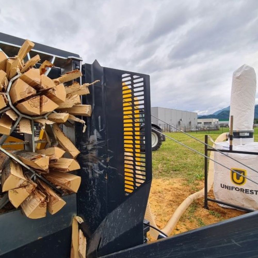 Uniforest Titan 53/40 vedprocessor detaljbild - patenterad 2-4-8-18-delad klyvkniv