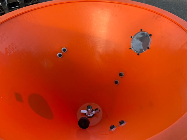 300 liter tank på saltspridare - stor kapacitet för salt och halkbekämpning