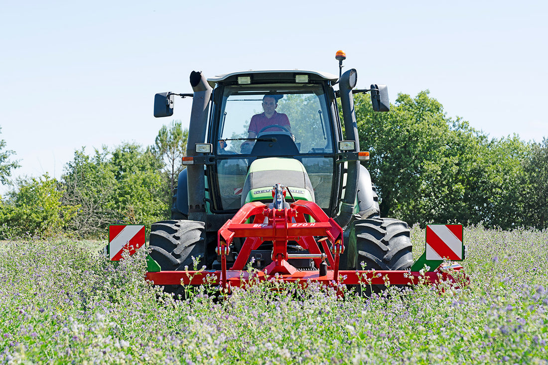 Enorossi frontmonterad slåtterbalk för traktor