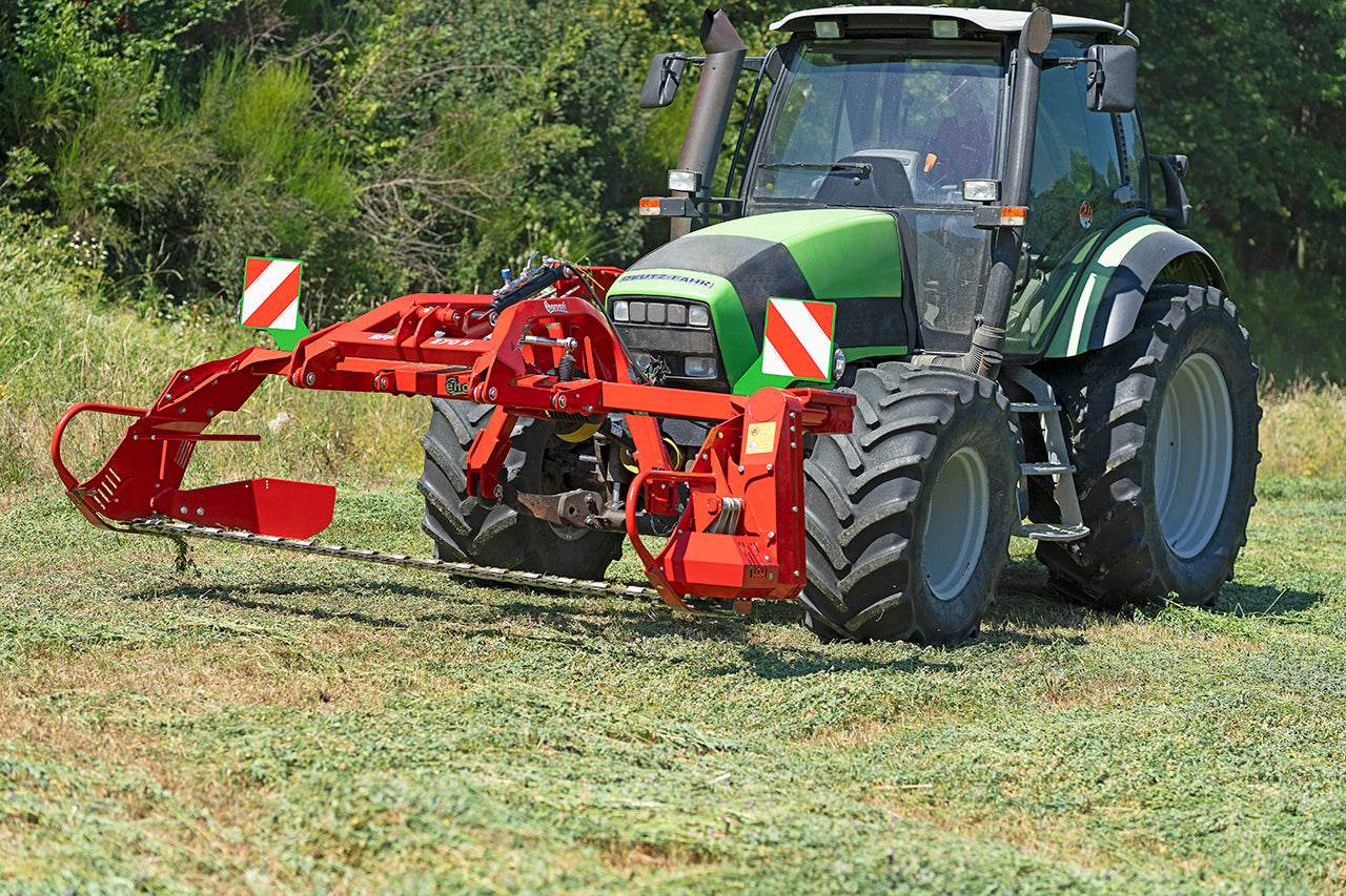 Enorossi frontmonterad slåtterbalk för traktor
