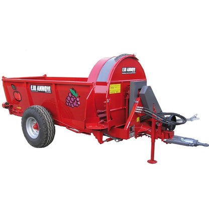 Annovi A35 bogserad gödselspridare för frukt- och vinodlingar, designad för effektiv spridning av organiskt gödsel