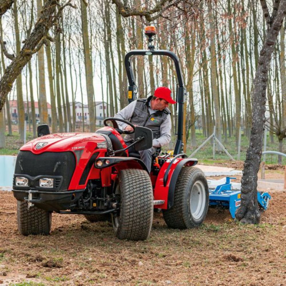TTR 3800 HST – Kompakttraktor med steglös transmission och vändbar förarplats
