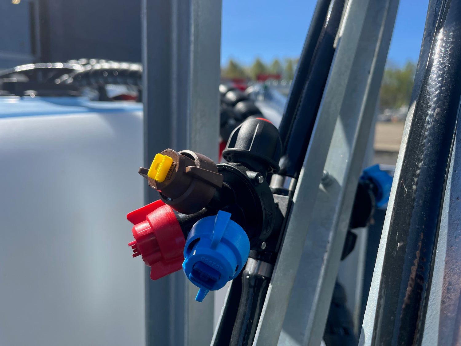 ARAG munstycken på växtskyddsspruta - precisionssprutning