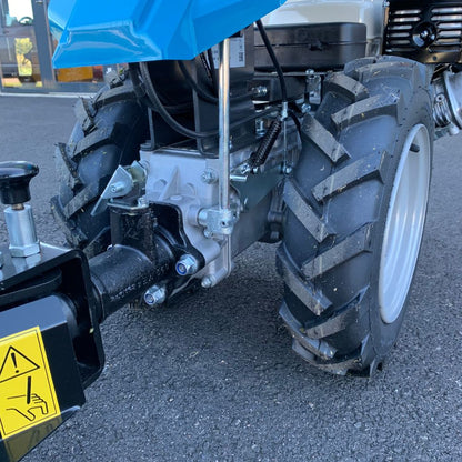 Hjul och infästning för sopvals på Bertolini 150 S enaxlad traktor