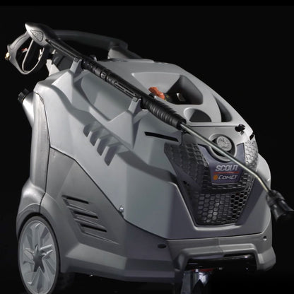 Comet Scout 150 Extra hetvattentvätt utrustad med integrerad slangvinda och högtrycksslang.