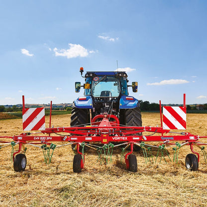 Enorossi Vortex G4V-520 3PH hövändare med traktor framifrån med varningsskyltar