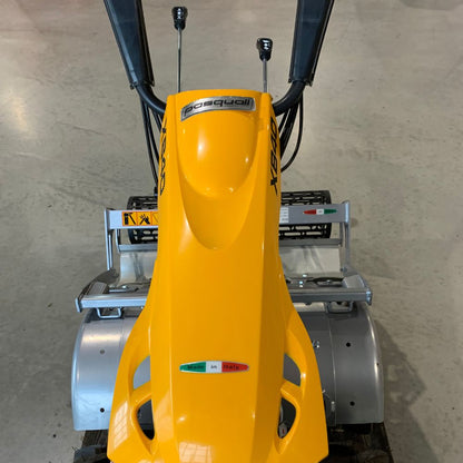 Ferrari 340 Powersafe Yanmar L100 Diesel tvåhjulstraktor frontvy med Made in Italy-märkning