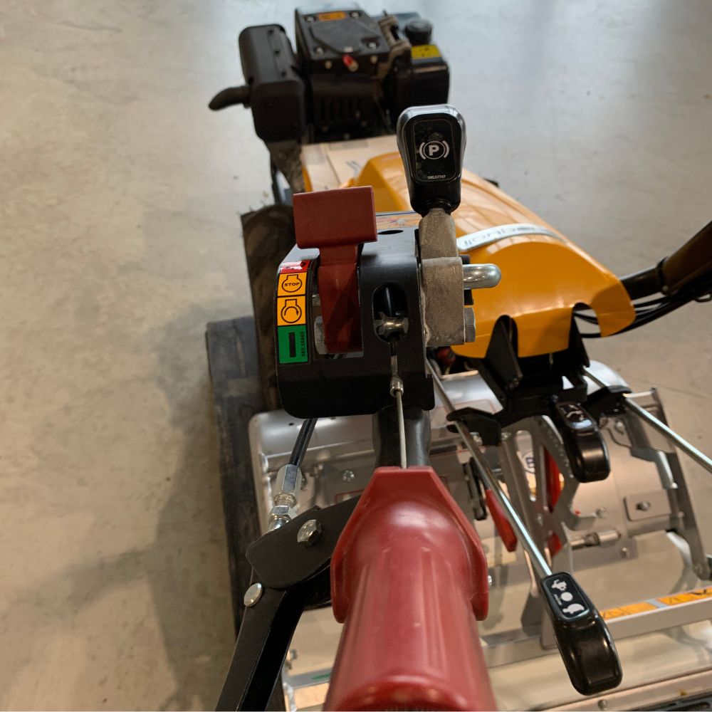 Närbild koppling Ferrari 340 Powersafe Yanmar L100 Diesel