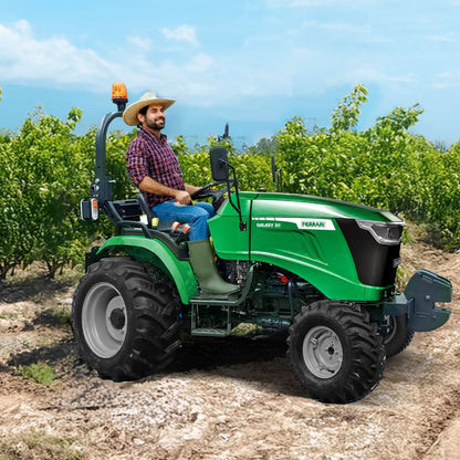 Ferrari Galaxy 35 HY används som vingårdstraktor tack vare sin kompakta bredd och hydrostatiska växellåda.