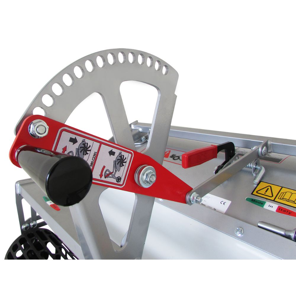 Detaljbild av reglage och justering för arbetsdjup på Ferrari Precision Depth Roller