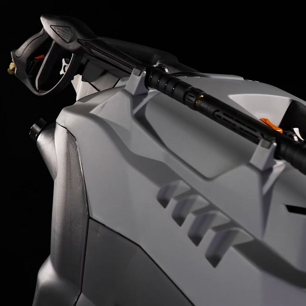 Närbild på handtag och reglage för dieselbrännaren på Comet Scout 150.