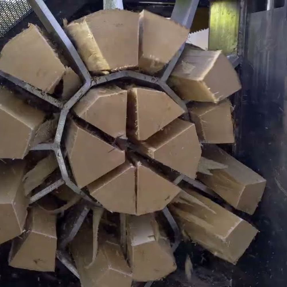 Uniforest Titan 53/40 vedprocessor klyvkniv 18-delad - patenterad hydrauliskt justerbar klyvmekanism