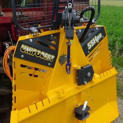 Fäste och monteringssystem för Uniforest 55 HPRO på traktor