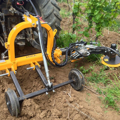 Mira mekanisk styrning hydraulisk ogräsbekämpning i fruktodling med två spakar