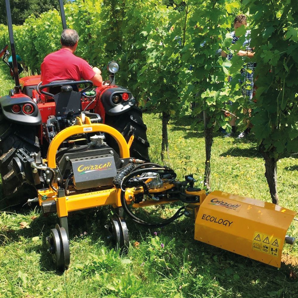 Orion bakmonterad ram med hydraulsystem och djuphjul för vinodling