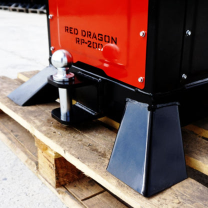 Dragkoppling för släp på nedre delen av Remet RP-200 vedmaskin