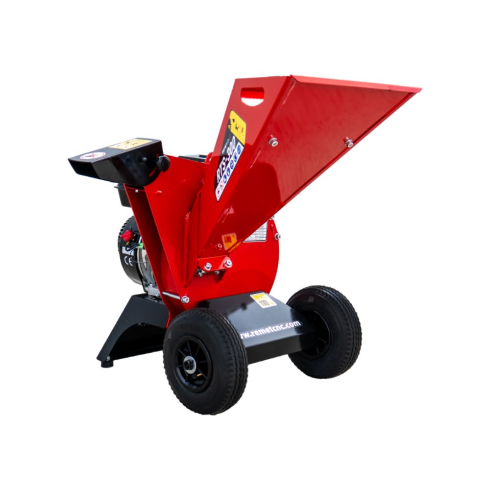 Remet RTS-300 bensindriven flishugg framifrån – 7 hk OHV motor och röd inmatningstratt