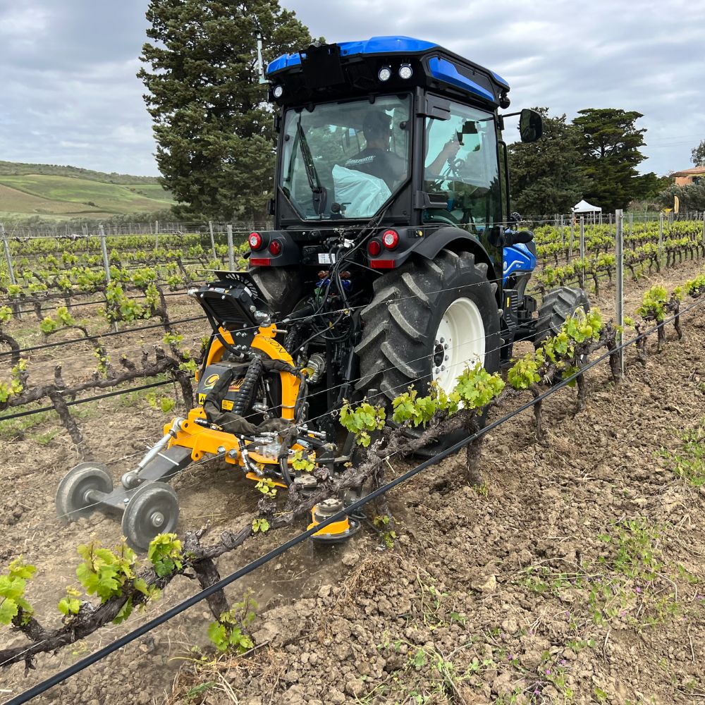 Rotorfräs med skyffeljärn 40 cm och 50 cm monterad på Orizzonti ram för jordbearbetning