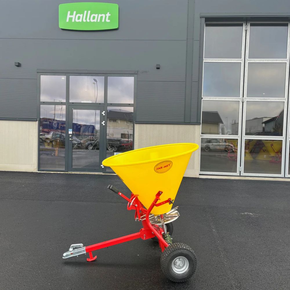 Bogserad saltspridare 300 liter för vinterbruk på vägar och gårdsplaner