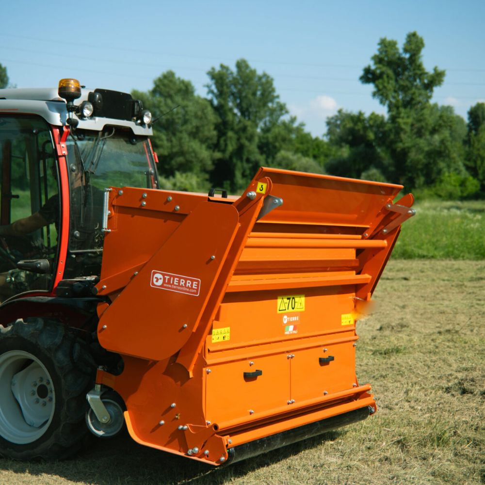 Bakvy av Tierre Extreme 120 betesputs som visar den robusta konstruktionen och uppsamlaren.