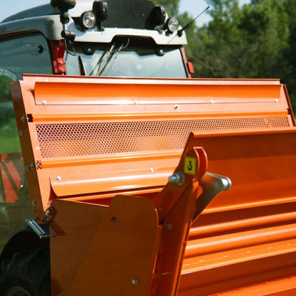 Detaljbild på det ventilerade gallret i uppsamlaren på en Tierre Extreme betesputs.