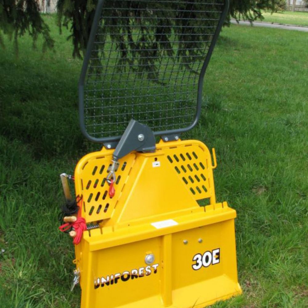 Uniforest 30 E elektrisk skogsvinsch närbildsdetalj med kontroller