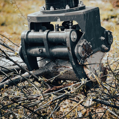 Närbild av Uniforest RK 200 B trädklipp med grip och kniv för röjning