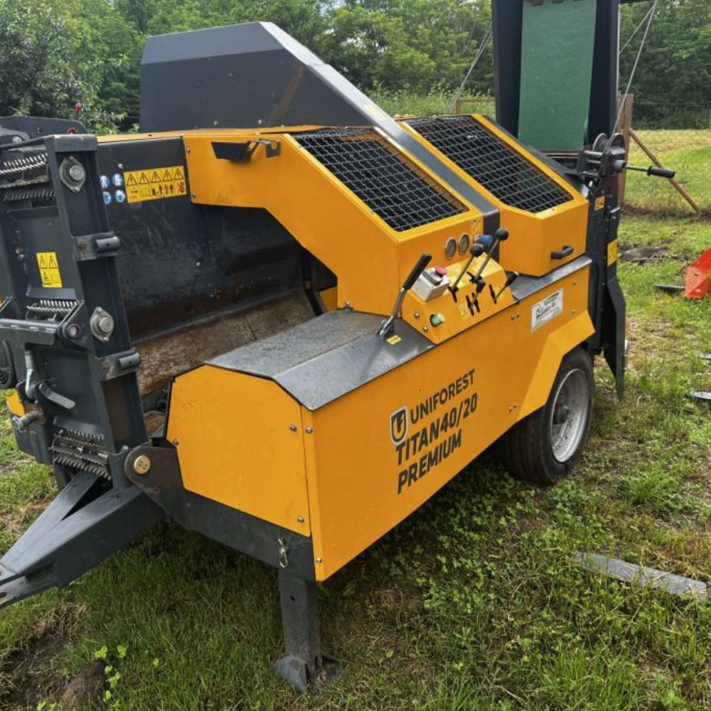 Uniforest Titan 40/20 vedprocessor med 5 meter teleskopiskt transportband