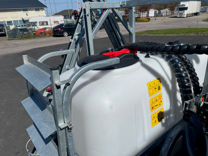 Tank på växtskyddsspruta - preparatbehandling och växtskydd