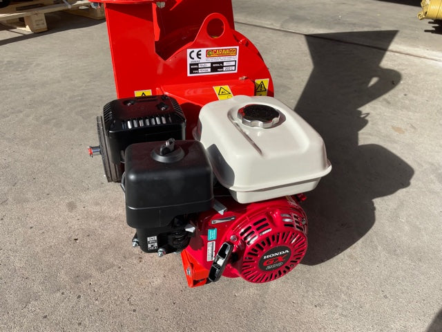 Caravaggi TRX50S flismaskin Honda motor kraftfull och pålitlig.