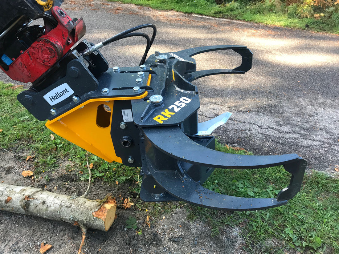 Uniforest RK250 trädklipp i bruk - professionell skogsmaskin för grävmaskin